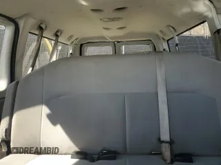 2014 Ford Econoline Passenger XL z VIN 1FBNE3BL3EDA08209, wystawiony jako Copart lot #46532505 z przebiegiem 136 444 mil mil oraz Szkody całkowita. Historia ofert i sprzedaży dostępna na DreamBid. Obrazek 10.