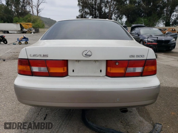 1999 Lexus ES 300 with VIN JT8BF28G9X5058186, listed as a Copart auction lot 53206205 with 196,462 mi miles and Clean title. Bid and sale history available at DreamBid. Image 6.