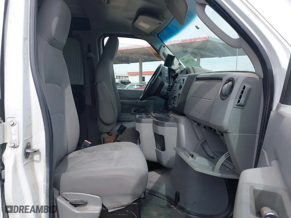 2011 Ford Econoline Cargo Van Commercial with VIN 1FTNE2ELXBDA20810, listed as a IAAI auction lot 41799682 with 206,083 mi miles. Bid and sale history available at carsss.com. Image 5.