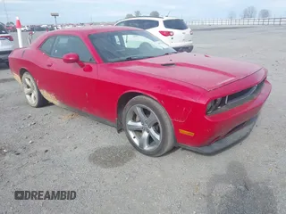 2013 Dodge Challenger SXT z VIN 2C3CDYAG2DH575301, wystawiony jako IAAI lot #41875099 z przebiegiem 158 522 mil mil oraz . Historia ofert i sprzedaży dostępna na DreamBid. Obrazek 1.