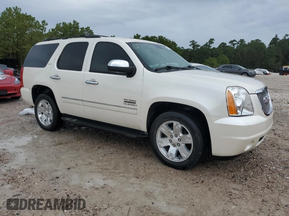 2011 GMC Yukon SLT with VIN 1GKS1CE0XBR401817, listed as a Copart auction lot 62592884 with 118,511 mi miles and Non Repairable. Bid and sale history available at carsss.com. Image 4.