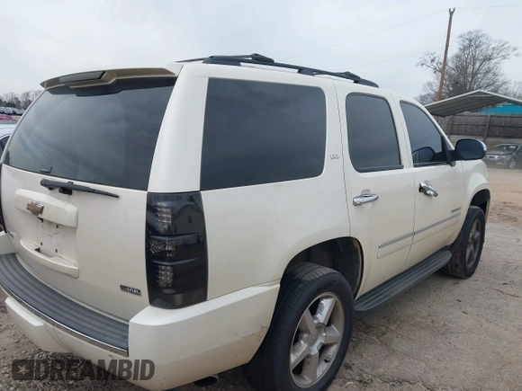 2009 Chevrolet Tahoe LTZ z VIN 1GNFK33089R218771, wystawiony jako IAAI lot #41789581 z przebiegiem 209 247 mil mil oraz . Historia ofert i sprzedaży dostępna na DreamBid. Obrazek 4.