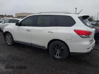 2016 Nissan Pathfinder Platinum with VIN 5N1AR2MM0GC618975, listed as a IAAI auction lot 41961002 with Not Provided miles. Bid and sale history available at carsss.com. Image 3.