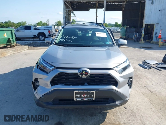 2024 Toyota RAV4 XLE Premium z VIN 2T3A1RFV2RC461798, wystawiony jako IAAI lot #42556671 z przebiegiem 14 319 mil mil oraz . Historia ofert i sprzedaży dostępna na DreamBid. Obrazek 13.