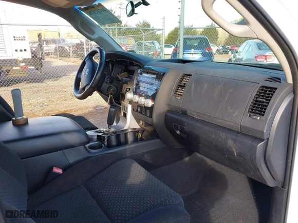 2007 Toyota Tundra SR5 with VIN 5TFRV54107X020677, listed as a IAAI auction lot 41732876 with 1 mi miles. Bid and sale history available at carsss.com. Image 5.