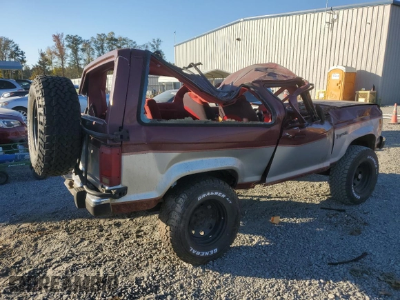 1988 Ford Bronco z VIN 1FMCU14T3JUD16266, wystawiony jako Copart lot #77365034 z przebiegiem 81 445 mil mil oraz Szkoda całkowita • Salvage title. Historia ofert i sprzedaży dostępna na DreamBid. Obrazek 3.