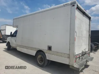 2009 Ford Econoline Cargo z VIN 1FDXE45S89DA10861, wystawiony jako Copart lot #50713435 z przebiegiem 209 070 mil mil oraz Szkoda całkowita • Salvage title. Historia ofert i sprzedaży dostępna na DreamBid. Obrazek 2.