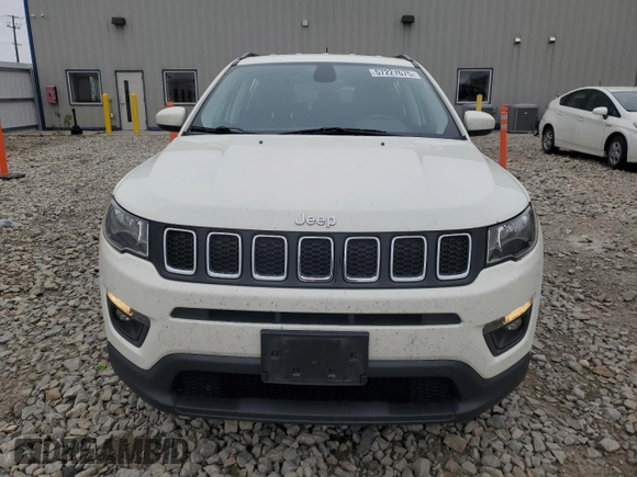 2019 Jeep Compass Latitude z VIN 3C4NJDBB5KT595474, wystawiony jako Copart lot #57227675 z przebiegiem 82 508 mil mil oraz Nie do naprawy • Non repairable. Historia ofert i sprzedaży dostępna na DreamBid. Obrazek 5.