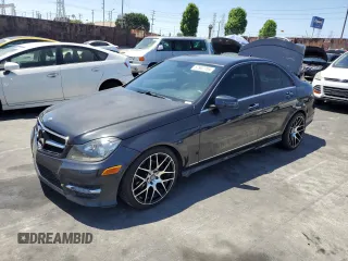 2013 Mercedes-Benz C 250 Sport z VIN WDDGF4HB9DA784873, wystawiony jako Copart lot #57907755 z przebiegiem 174 190 mil mil oraz Czysty tytuł • Clean title. Historia ofert i sprzedaży dostępna na DreamBid. Obrazek 1.