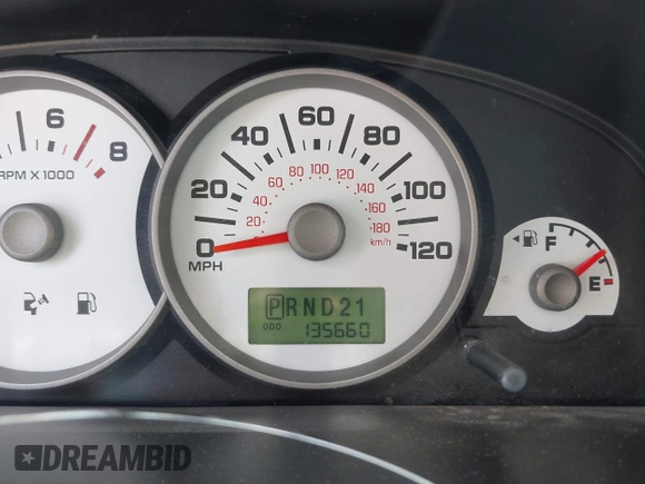 2006 Ford Escape XLT z VIN 1FMYU03146KB77722, wystawiony jako IAAI lot #42580276 z przebiegiem 135 660 mil mil oraz . Historia ofert i sprzedaży dostępna na DreamBid. Obrazek 7.