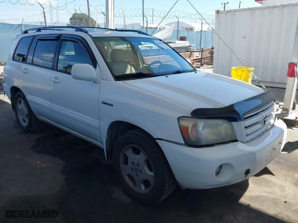 2006 Toyota Highlander w/3rd Row with VIN JTEDP21A360101571, listed as a IAAI auction lot 42019659 with 321,728 mi miles. Bid and sale history available at carsss.com. Image 1.