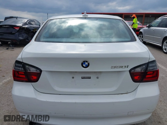 2006 BMW 3 Series 330i z VIN WBAVB33586PS06978, wystawiony jako IAAI lot #42263598 z przebiegiem Nie podano mil oraz . Historia ofert i sprzedaży dostępna na DreamBid. Obrazek 20.