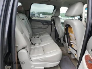2009 Chevrolet Suburban 2LT z VIN 1GNFC26059R230783, wystawiony jako Copart lot #58545505 z przebiegiem 471 126 mil mil oraz Szkoda całkowita • Salvage title. Historia ofert i sprzedaży dostępna na DreamBid. Obrazek 10.