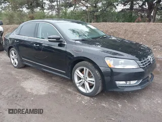 2014 Volkswagen Passat SEL Premium z VIN 1VWCN7A39EC108345, wystawiony jako IAAI lot #41958298 z przebiegiem 139 326 mil mil oraz . Historia ofert i sprzedaży dostępna na DreamBid. Obrazek 1.