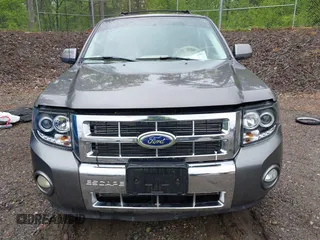 2010 Ford Escape Limited z VIN 1FMCU9EGXAKA70120, wystawiony jako IAAI lot #42330489 z przebiegiem 179 604 mil mil oraz . Historia ofert i sprzedaży dostępna na DreamBid. Obrazek 12.