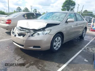 2007 Toyota Camry CE z VIN 4T1BE46K07U048199, wystawiony jako IAAI lot #42188393 z przebiegiem 166 614 mil mil oraz . Historia ofert i sprzedaży dostępna na DreamBid. Obrazek 2.
