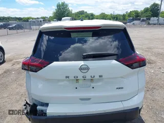 2024 Nissan Rogue S z VIN 5N1BT3AB7RC670251, wystawiony jako IAAI lot #42537291 z przebiegiem 37 019 mil mil oraz . Historia ofert i sprzedaży dostępna na DreamBid. Obrazek 16.