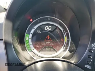 2015 FIAT 500e с VIN 3C3CFFGE2FT685425, выставлен на аукционе Copart как лот 62751915 с пробегом 48 372 миль миль и Списание • Salvage title. История ставок и продаж доступна на DreamBid. Изображение 9.