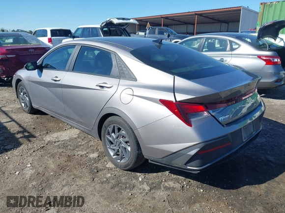 2024 Hyundai Elantra SEL z VIN KMHLM4DG8RU659817, wystawiony jako IAAI lot #41875167 z przebiegiem 31 674 mil mil oraz . Historia ofert i sprzedaży dostępna na DreamBid. Obrazek 3.