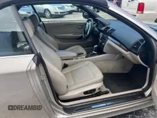 2012 BMW 1 Series 128i z VIN WBAUL7C52CVM81429, wystawiony jako Copart lot #80549174 z przebiegiem 155 938 mil mil oraz Tytuł czysty. Historia ofert i sprzedaży dostępna na DreamBid. Obrazek 5.