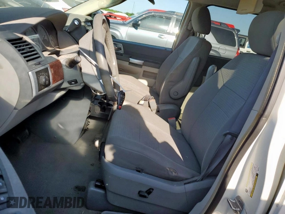2008 Chrysler Town & Country Touring with VIN 2A8HR54P68R841618, listed as a Copart auction lot 48199205 with 153,058 mi miles and Salvage title. Bid and sale history available at DreamBid. Image 7.