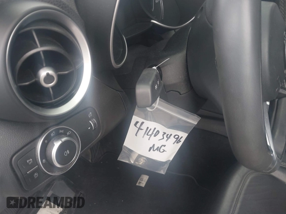 2019 Alfa Romeo Giulia z VIN ZARFAMAN5K7622490, wystawiony jako IAAI lot #41403496 z przebiegiem Nie podano mil oraz . Historia ofert i sprzedaży dostępna na DreamBid. Obrazek 17.