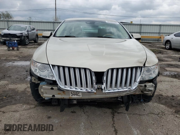 2011 Lincoln MKS z VIN 1LNHL9DR1BG608963, wystawiony jako Copart lot #55390335 z przebiegiem 162 383 mil mil oraz Szkoda całkowita • Salvage title. Historia ofert i sprzedaży dostępna na DreamBid. Obrazek 5.