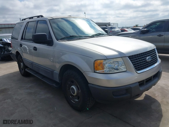 2004 Ford Expedition XLS with VIN 1FMRU13W64LB51765, listed as a IAAI auction lot 41760670 with 84,333 mi miles. Bid and sale history available at carsss.com. Image 1.