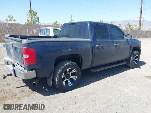 2011 Chevrolet Silverado 1500 LT with VIN 1GCPKSE34BF135232, listed as a IAAI auction lot 41985738 with 260,073 mi miles. Bid and sale history available at carsss.com. Image 4.