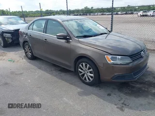 2013 Volkswagen Jetta SE with VIN 3VWDX7AJ8DM437709, listed as a IAAI auction lot 42285355 with 195,675 mi miles and . Bid and sale history available at DreamBid. Image 1.