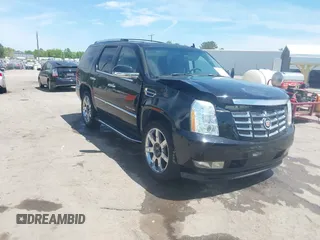 2008 Cadillac Escalade z VIN 1GYEC63818R112129, wystawiony jako IAAI lot #42005558 z przebiegiem 162 875 mil mil oraz . Historia ofert i sprzedaży dostępna na DreamBid. Obrazek 1.