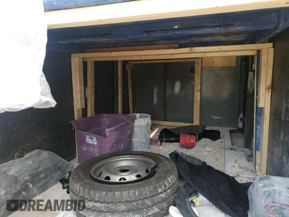 2018 Ford Transit z VIN 1FTYR2CM8JKA50248, wystawiony jako Copart lot #58839725 z przebiegiem 102 133 mil mil oraz Szkoda całkowita • Salvage title. Historia ofert i sprzedaży dostępna na DreamBid. Obrazek 11.