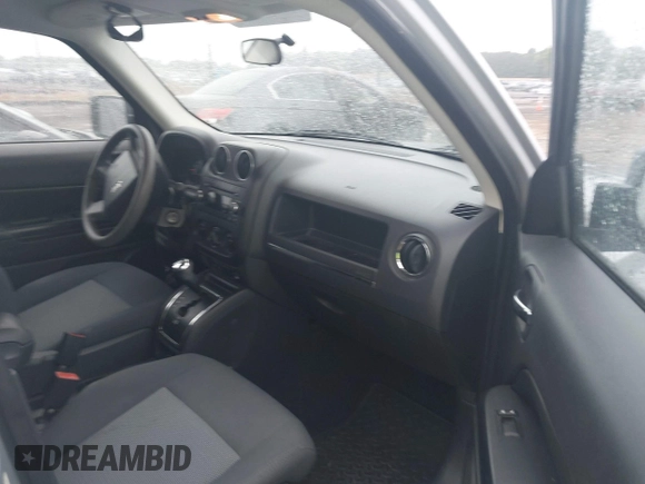 2009 Jeep Patriot Sport z VIN 1J4FT28A29D126757, wystawiony jako IAAI lot #42353541 z przebiegiem 122 277 mil mil oraz . Historia ofert i sprzedaży dostępna na DreamBid. Obrazek 5.