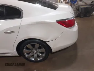 2010 Buick LaCrosse CXL z VIN 1G4GD5EG9AF138023, wystawiony jako IAAI lot #41781571 z przebiegiem 111 448 mil mil oraz . Historia ofert i sprzedaży dostępna na DreamBid. Obrazek 6.