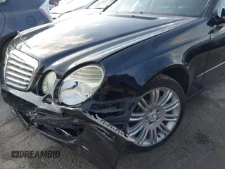 2007 Mercedes-Benz E-Class 3.5L with VIN WDBUF56X97B132401, listed as a IAAI auction lot 41601945 with 174,896 mi miles. Bid and sale history available at carsss.com. Image 6.