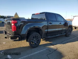 2024 Chevrolet Silverado 1500 Custom Trail Boss with VIN 3GCUDCE83RG218772, listed as a Copart auction lot 44648145 with 8,672 mi miles and Salvage Title. Bid and sale history available at carsss.com. Image 3.