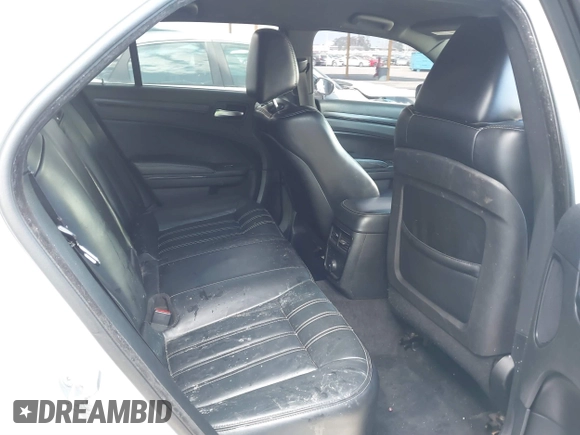 2014 Chrysler 300 S z VIN 2C3CCABG5EH344712, wystawiony jako IAAI lot #41594011 z przebiegiem 173 310 mil mil oraz . Historia ofert i sprzedaży dostępna na DreamBid. Obrazek 8.