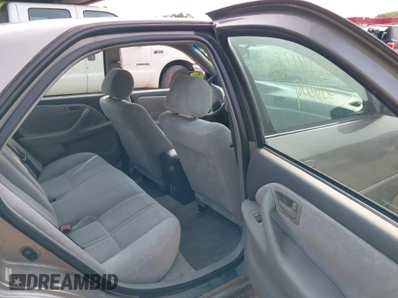 1998 Toyota Camry LE z VIN 4T1BG22K8WU330576, wystawiony jako IAAI lot #42417387 z przebiegiem 99 861 mil mil oraz . Historia ofert i sprzedaży dostępna na DreamBid. Obrazek 8.