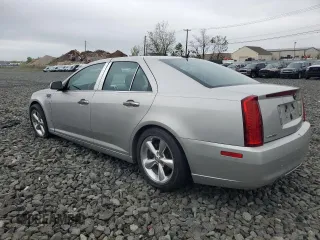 2008 Cadillac STS RWD z VIN 1G6DK67V880159279, wystawiony jako Copart lot #55487375 z przebiegiem 73 341 mil mil oraz Szkody całkowita. Historia ofert i sprzedaży dostępna na DreamBid. Obrazek 2.