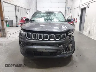 2024 Jeep Compass Latitude with VIN 3C4NJDBN1RT116956, listed as a IAAI auction lot 41390402 with 17,533 mi miles. Bid and sale history available at carsss.com. Image 12.