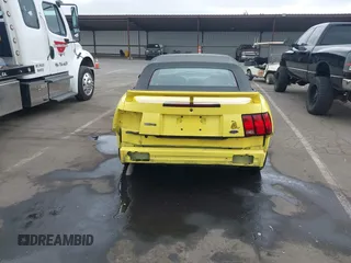 2001 Ford Mustang Deluxe с VIN 1FAFP44451F131472, выставлен на аукционе IAAI как лот 42119006 с пробегом 63 388 миль миль и . История ставок и продаж доступна на DreamBid. Изображение 17.