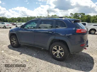 2014 Jeep Cherokee Trailhawk with VIN 1C4PJMBS7EW170345, listed as a Copart auction lot 60565765 with 98,382 mi miles and Salvage title. Bid and sale history available at DreamBid. Image 2.