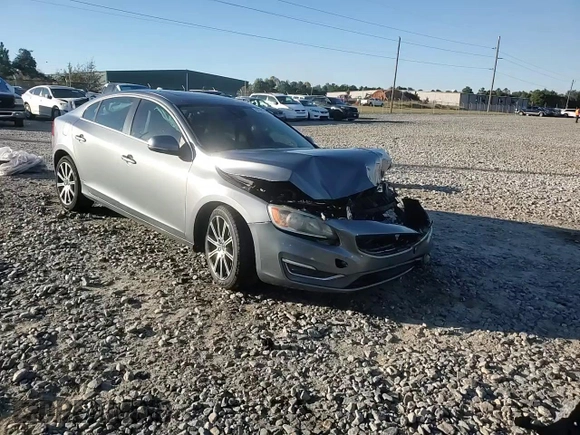 2017 Volvo S60 Inscription z VIN LYV402HKXHB153423, wystawiony jako Copart lot #82981224 z przebiegiem Nie podano mil oraz Szkoda całkowita • Salvage title. Historia ofert i sprzedaży dostępna na DreamBid. Obrazek 13.