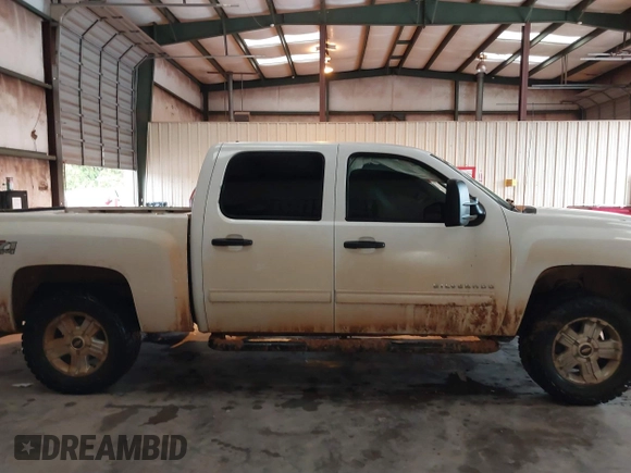 2011 Chevrolet Silverado 1500 LT with VIN 3GCPKSE34BG310982, listed as a IAAI auction lot 41053374 with 278,024 mi miles. Bid and sale history available at carsss.com. Image 13.