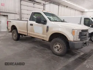 2017 Ford Super Duty F-250 SRW XLT with VIN 1FTBF2B60HED72098, listed as a IAAI auction lot 40949415 with 87,139 mi miles. Bid and sale history available at carsss.com. Image 1.