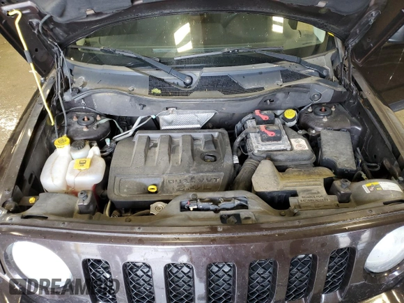 2014 Jeep Patriot Latitude z VIN 1C4NJRFB7ED630436, wystawiony jako Copart lot #58370565 z przebiegiem 148 275 mil mil oraz Nie do naprawy • Non repairable. Historia ofert i sprzedaży dostępna na DreamBid. Obrazek 12.