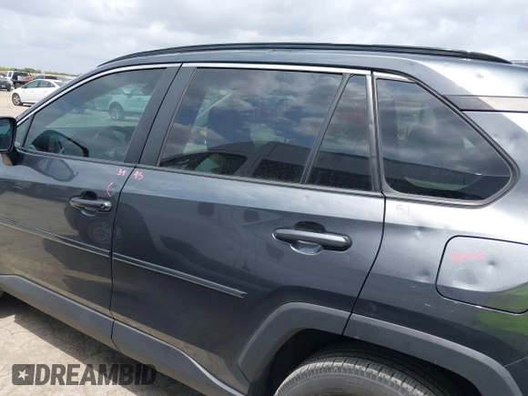 2021 Toyota RAV4 XLE Premium с VIN 2T3C1RFV9MC108170, выставлен на аукционе IAAI как лот 42099817 с пробегом 52 076 миль миль и . История ставок и продаж доступна на DreamBid. Изображение 14.