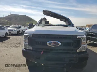 2020 Ford Super Duty F-250 SRW XL with VIN 1FDBF2B68LED97982, listed as a Copart auction lot 41176004 with 32,028 mi miles and Salvage Title. Bid and sale history available at carsss.com. Image 5.