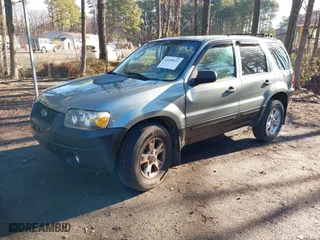 2007 Ford Escape XLT with VIN 1FMYU03147KA04848, listed as a IAAI auction lot 41699837 with 170,356 mi miles. Bid and sale history available at carsss.com. Image 2.