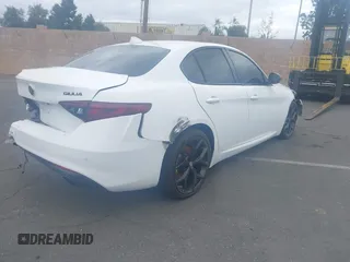 2019 Alfa Romeo Giulia z VIN ZARFAMAN5K7622490, wystawiony jako IAAI lot #41403496 z przebiegiem Nie podano mil oraz . Historia ofert i sprzedaży dostępna na DreamBid. Obrazek 4.